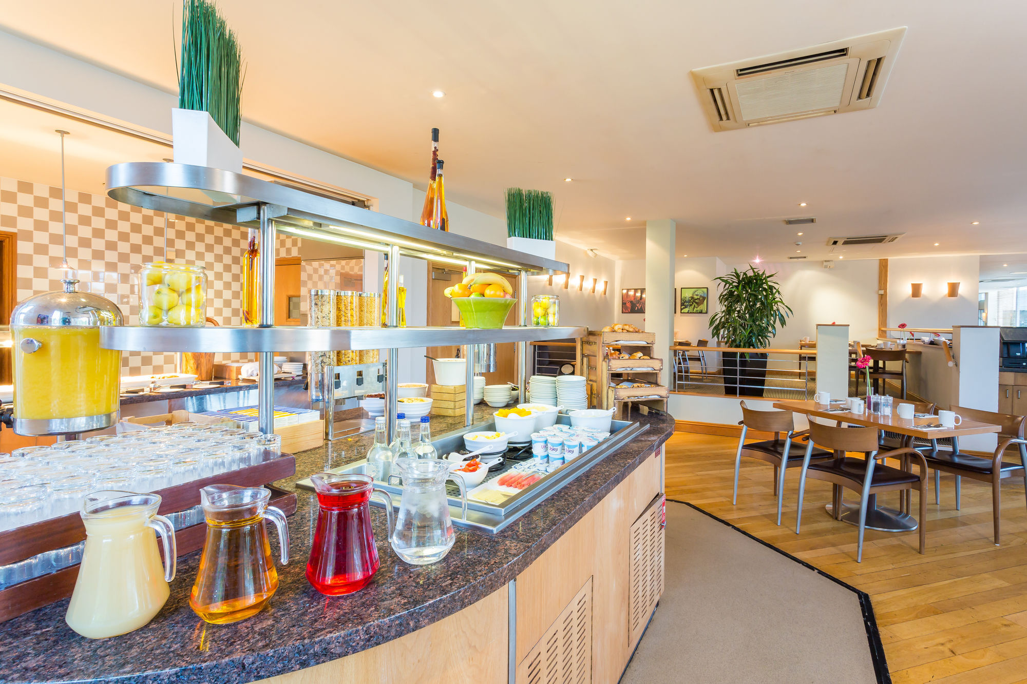 Holiday Inn Rugby-Northampton M1 Jct18 By Ihg Crick  Exterior foto